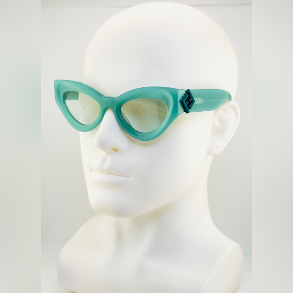 FENDI FF Diamonds Cat-eye women’s sunglasses FE401461 Light Green Frame - Picture 3 of 16